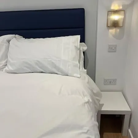 Novanik Studio Apartment Milton Keynes Buitenkant foto
