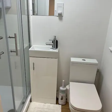Novanik Studio Apartment Milton Keynes Buitenkant foto