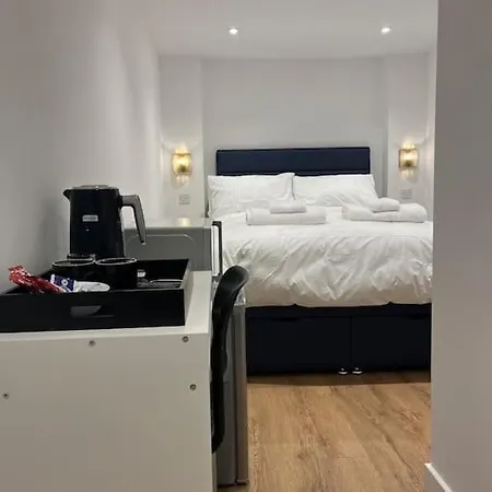 Novanik Studio Apartment Milton Keynes Buitenkant foto
